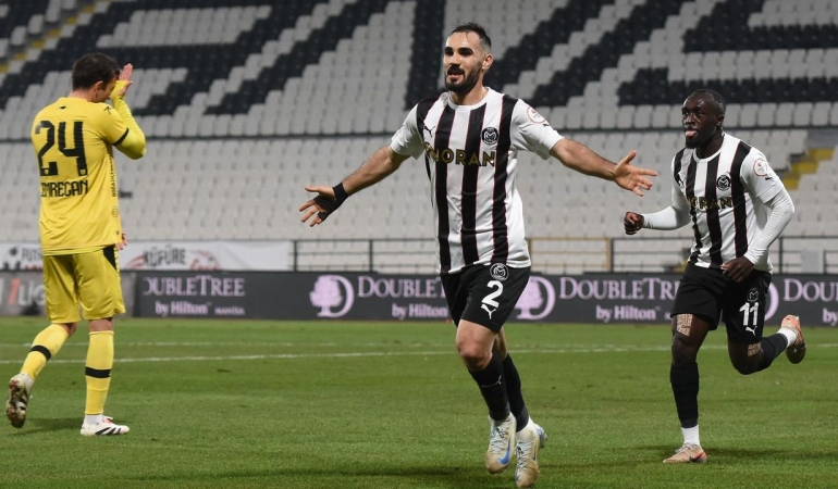 Manisa FK İstanbul engelinde: Tek attı üç aldı