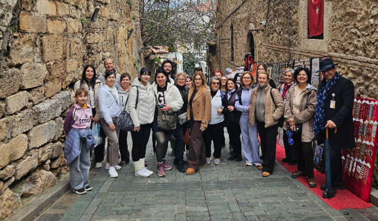 Antalya Merakı Grubu’ndan Kaleiçi kiliselerine kültür gezisi