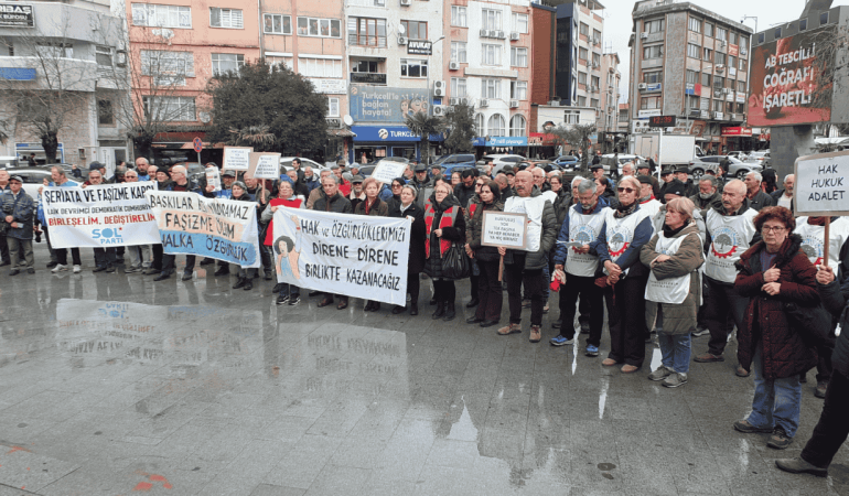 Burhaniye Emek ve Demokrasi Güçleri: Rejim siyasi partilerin ve özgür basının sesini kısarak ayakta kalmaya çalışıyor