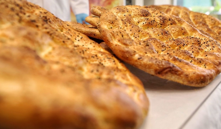 Bursa'da 450 gramlık BESAŞ Ramazan pidesi 25 TL