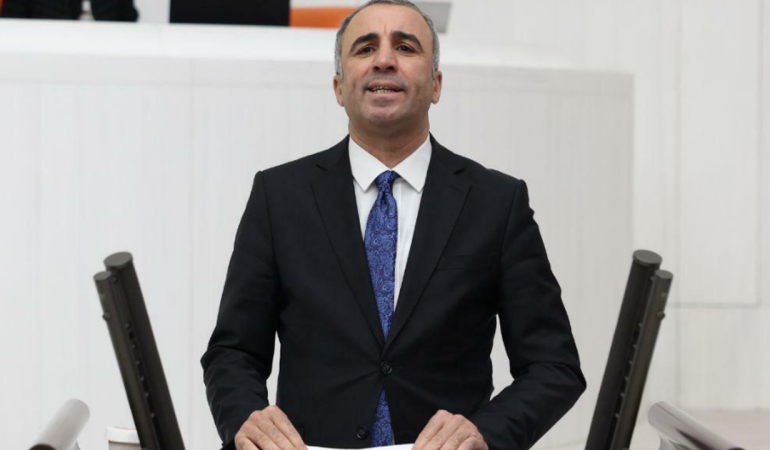 DEM Partili Fırat: Devlet okulları hepimizindir; laiklik ve eşitlik ilkesine aykırı, ayrıştırıcı uygulamalardan vazgeçin