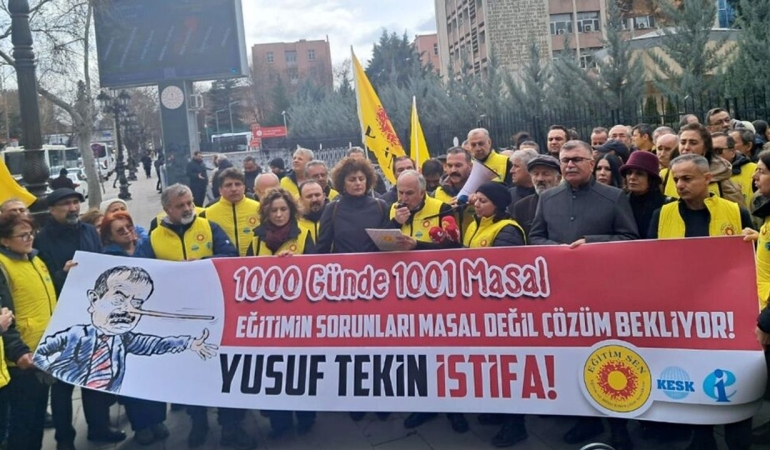 Eğitim Sen’den Milli Eğitim Bakanlığı önünde “1000 günde 1001 masal” eylemi