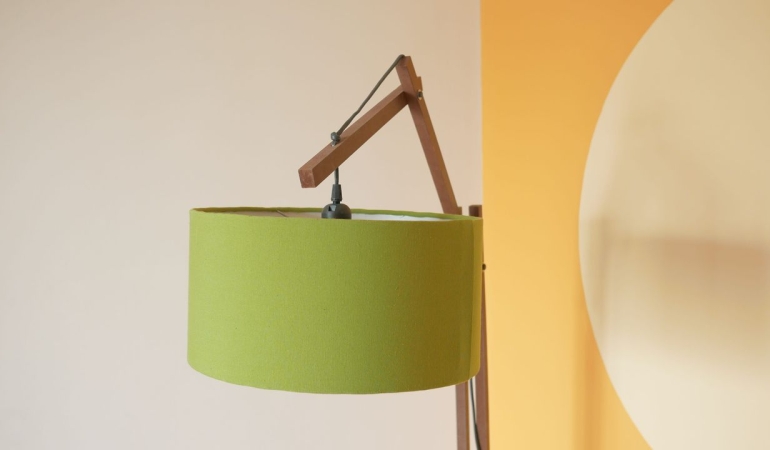 Ev Dekorasyonunun Gizli Kahramanı: Doğru Lambader Nasıl Seçilir?