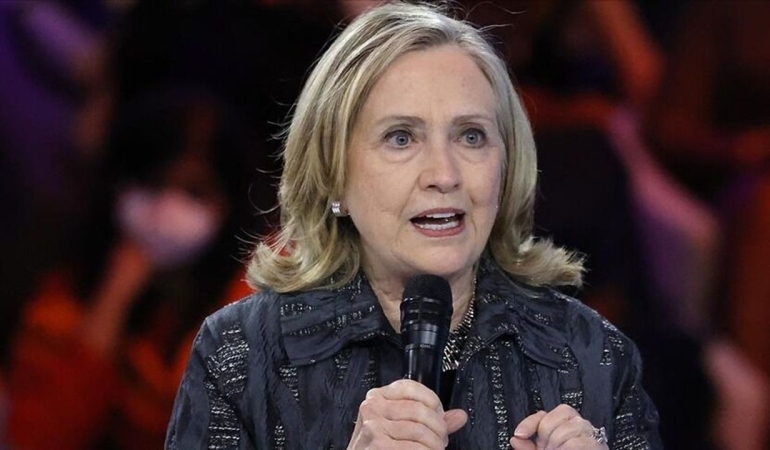 Hillary Clinton: Epstein’in suçlarından haberim yoktu, Trump da ifade vermeli