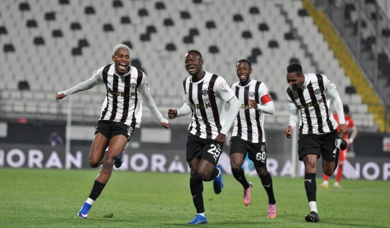 Manisa FK rakibi Bolu karşısında dört köşe: 4-1