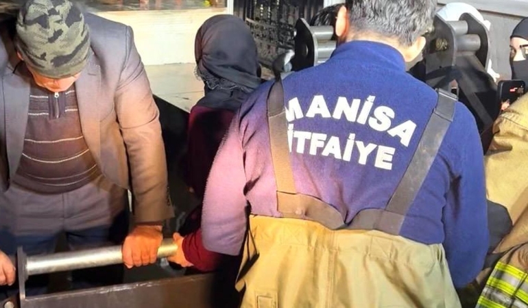 Manisa’da sel sularının esir aldığı bağ evindeki mahsur kalan 11