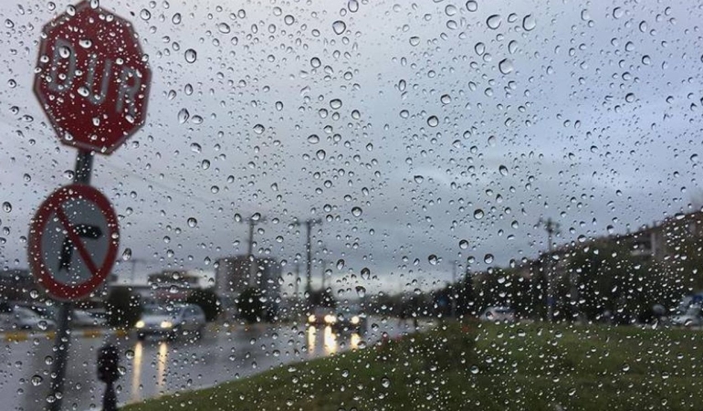 Meteorolojiden çok sayıda il için yağış ve fırtına uyarısı