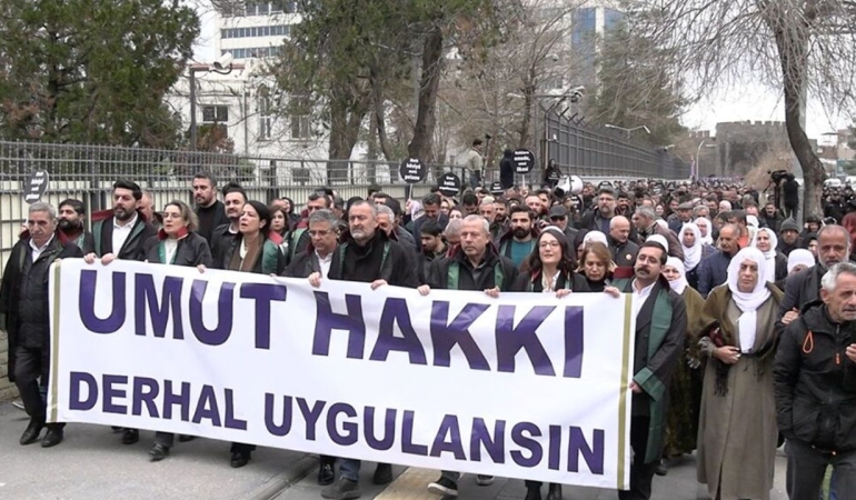 ÖHD ve 16 bölge barosundan Diyarbakır’da “umut hakkı” yürüyüşü: AİHM kararları derhal uygulanmalı
