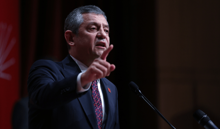 Özgür Özel’den Mücahit Ören’e Epstein tepkisi: Layığını bulacaksın iftiracı