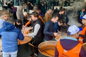 Selendililer Manisa şehir meydanında üç yıl önce kaybettikleri Ender Kaya