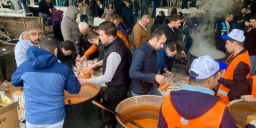 Selendililer Manisa şehir meydanında üç yıl önce kaybettikleri Ender Kaya