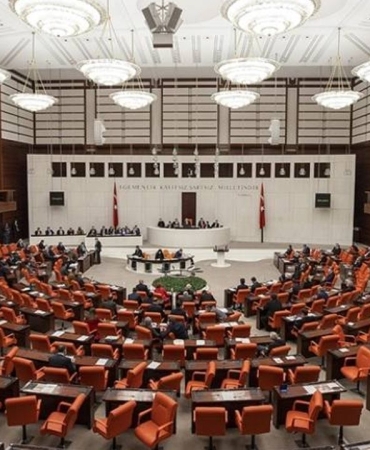 Trafik kanunu teklifi TBMM'de kabul edildi: Rekor cezalar geliyor