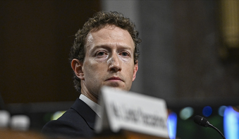 Zuckerberg, çocukları sosyal medyaya bağımlı yapmakla suçlandığı davada jüri karşısına çıktı