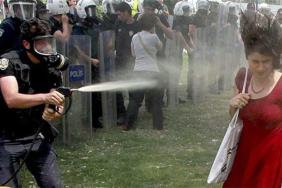 AİHM'den "kırmızılı kadın" davasında ihlal kararı