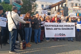 Antalya’da İsmail Arı protestosu: Gazetecilik suç değildir