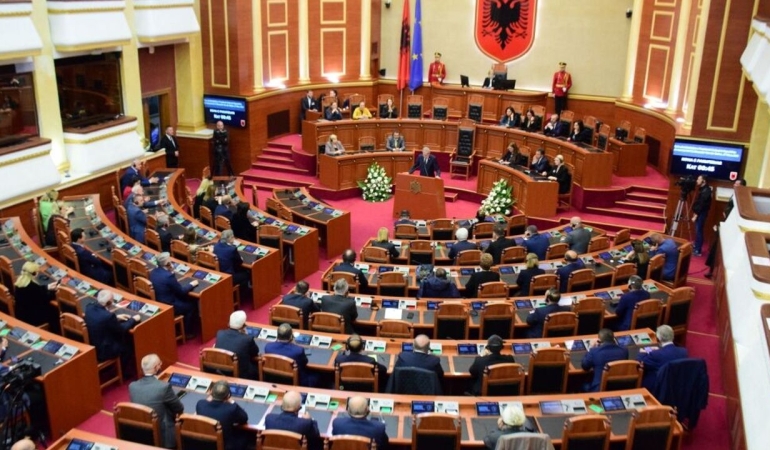 Arnavutluk, İran Devrim Muhafızları'nı "terör örgütü" ilan etti