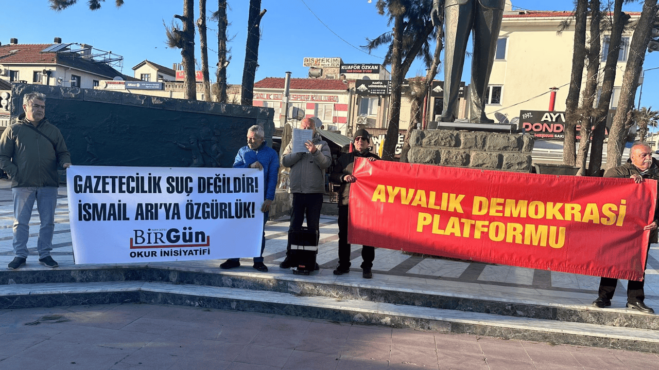 Ayvalık Demokrasi Platformu'ndan İsmail Arı ve tutuklu gazeteciler için eylem