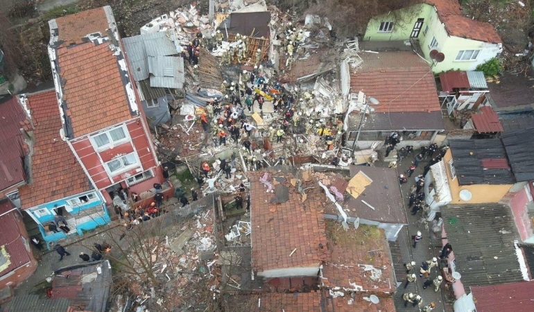 Fatih'teki patlamada enkaz altındaki son kişiye ulaşıldı
