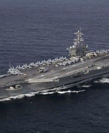 İran, uçak gemisi USS Abraham Lincoln'e 4 balistik füze fırlattığını