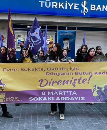 İzmir’de Mor Dayanışma üyelerinden 8 Mart çağrısı: Haklarımız ve hayatlarımız