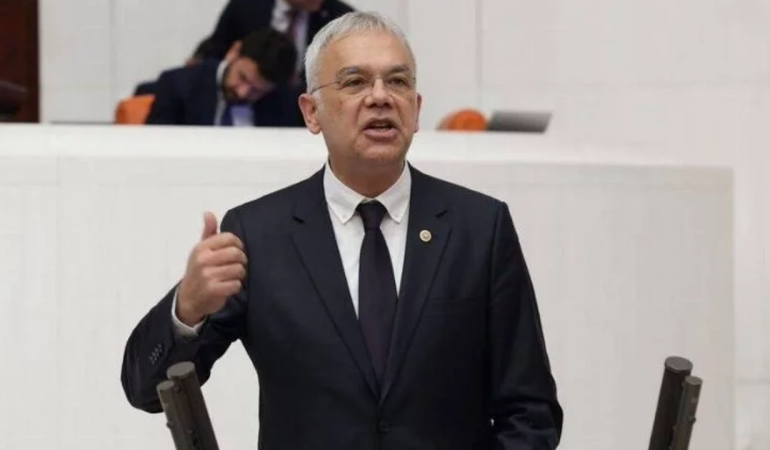 Kayıhan Pala: Türkiye dışında, savaş ve çatışmanın olmadığı ülkelerde hekimlerin