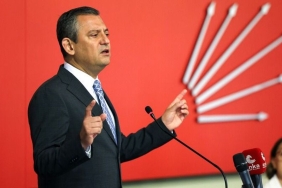 Özel’den gazeteci Arı’nın gözaltısına tepki: Gazetecilik suç değildir