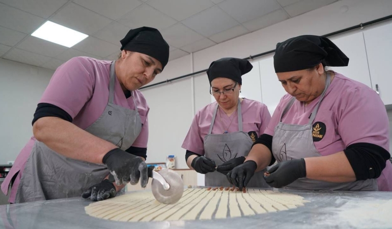 Ramazan sofralarına ‘Adıpayam’ imzası: Bademli topak helva iftarların yeni gözdesi