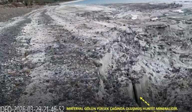 Salda Gölü’nde göçük: Bilim insanları iklim krizi ve su kaybına işaret etti