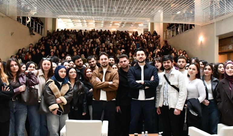 Tekirdağ’da üniversite gençliği “Hikayeden Adamlar” söyleşisine yoğun ilgi gösterdi