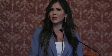 Trump, İç Güvenlik Bakanı Kristi Noem'i görevden aldı